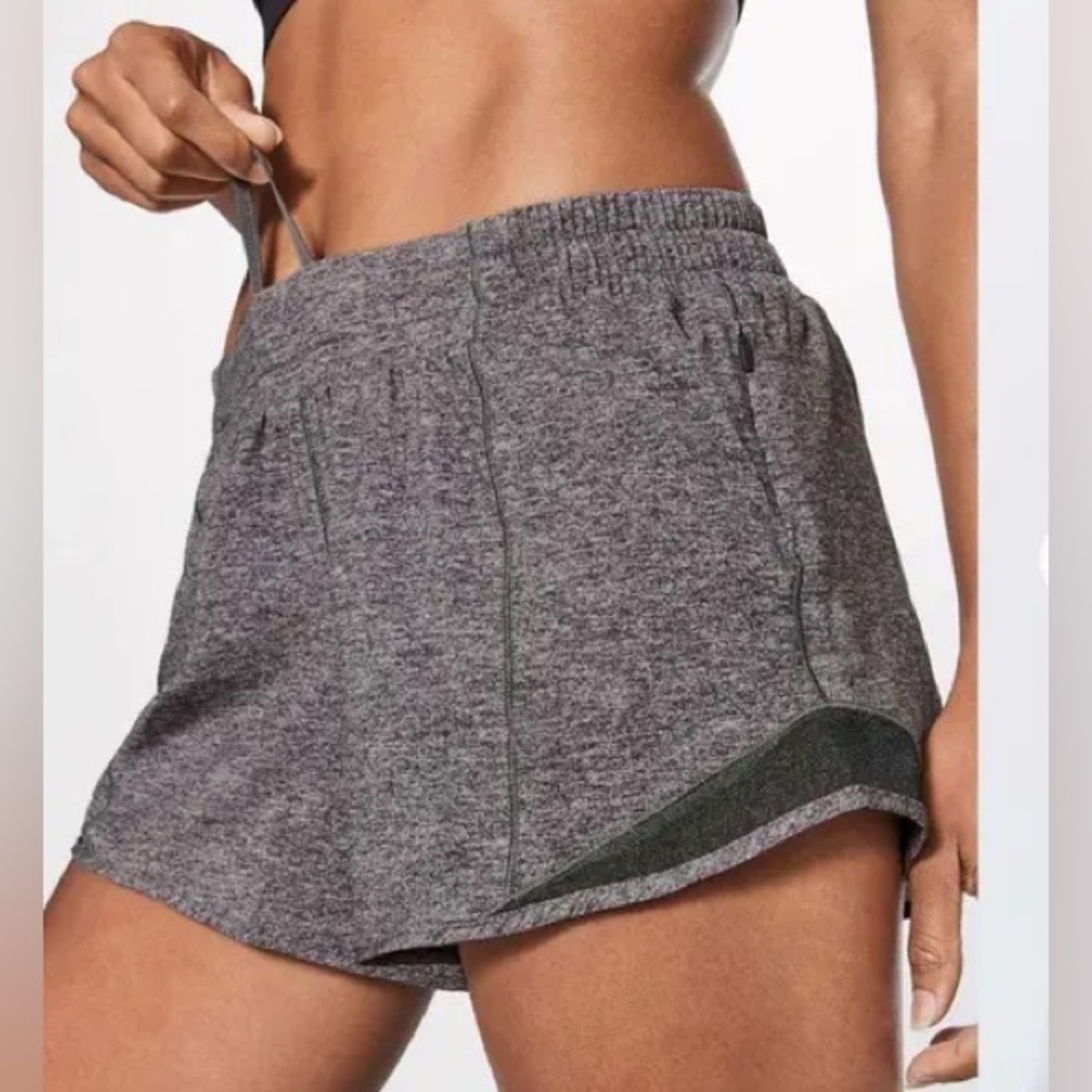 EUC Lululemon Hotty Hot Shorts 4 Inch 6 Tall
